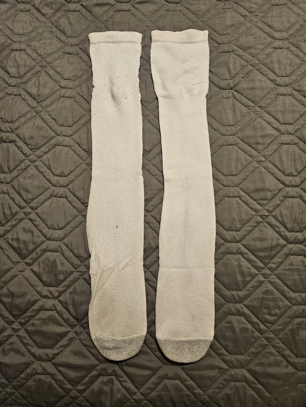 Hanes White Crew Athletic Socks - Men's Pair